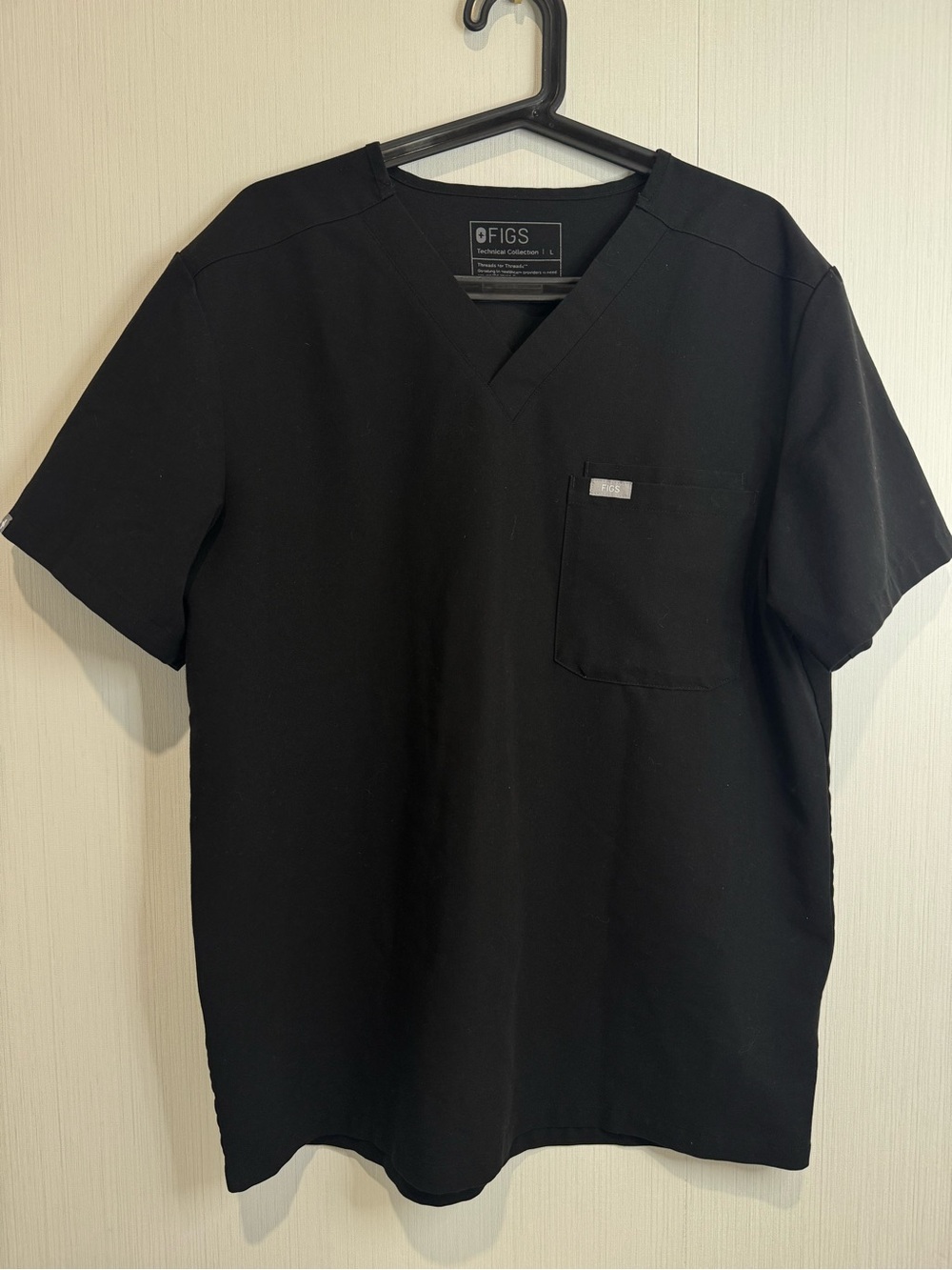 FIGS LEON SCRUB TOP! Large. Black.